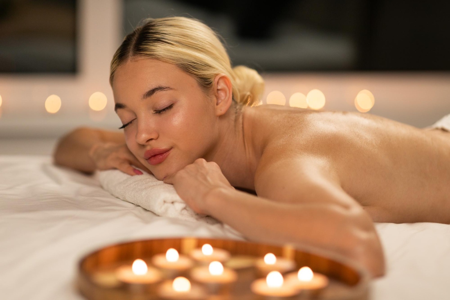 Масажна свещ и топло масло в Secret SPA