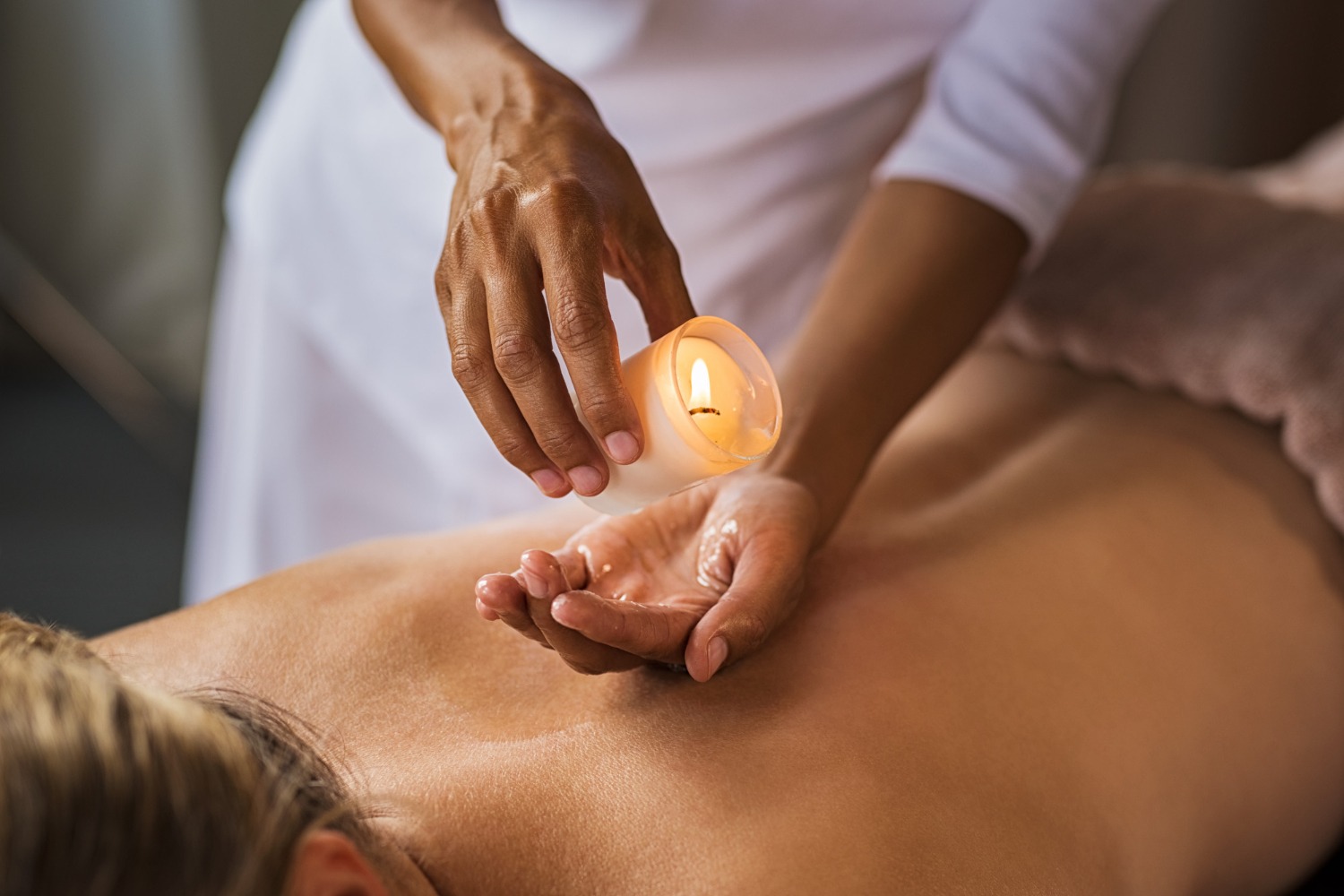 Антистрес масаж с гореща свещ в Secret SPA